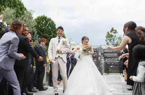 大好きな仲間と過ごす、ありのままの『楽しい』結婚式の挙式画像