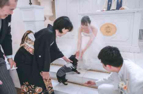 大切な家族とリラックスして楽しめる結婚式の挙式画像