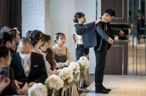 歓談中心のアットホームWEDDINGの挙式画像