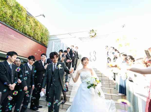 大好きなゲストに囲まれ…好きが詰まった結婚式♡の挙式実例画像