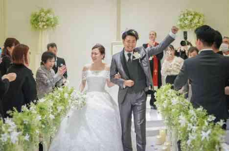こだわり装飾　大人っぽい海外風Weddingの挙式画像