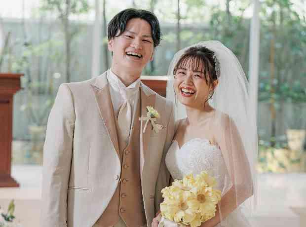 笑顔が良く似合うおふたりの「笑い」に包まれた結婚式の挙式実例画像