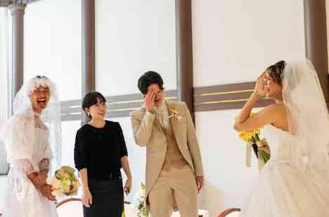 笑顔が良く似合うおふたりの「笑い」に包まれた結婚式の準備・打ち合わせ画像