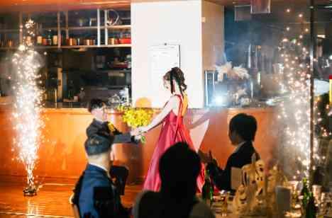 プロポーズをした場所で、一生に一度の結婚式をの演出画像