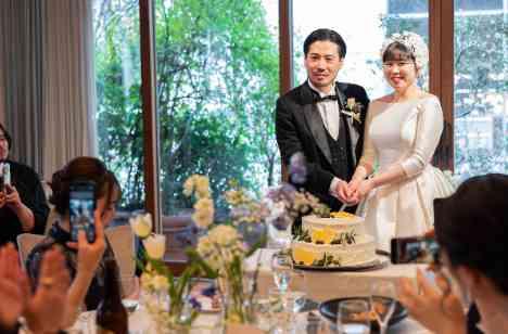 大切なゲストへ感謝の気持ちを伝える結婚式の披露宴画像