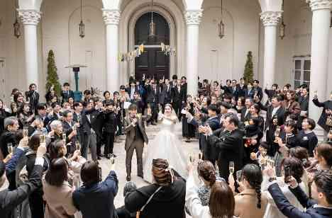 お酒が大好きな二人の「宴」のような結婚式の演出画像