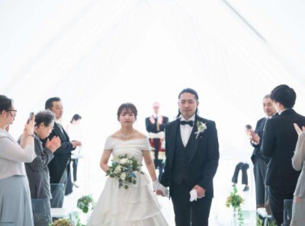 近しいご友人、大切なご親族と挙式、会食会の挙式実例画像