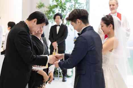 大切なゲストと創り上げるweddingの挙式画像