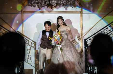 ゲストに感謝を伝られたアットホームな結婚式の披露宴画像