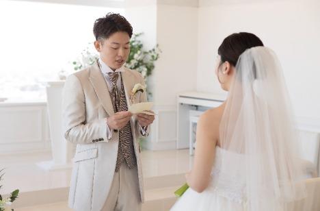 サプライズに笑って泣いた、運命のウェディングの挙式画像