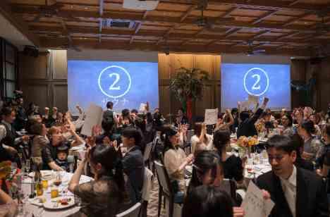 最高の喜びを分かち合い 仲間との絆を深める結婚式の披露宴画像