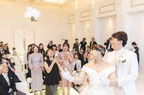わいわいみんなで一緒に楽しむ結婚式♡の挙式画像