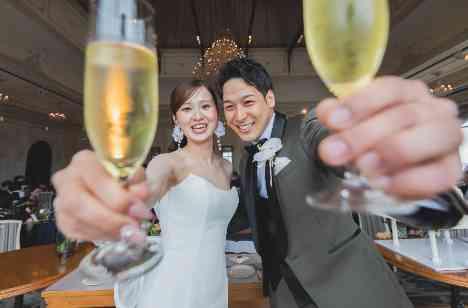 よく笑い、よく喋り、そしてまたよく笑う結婚式！の披露宴画像