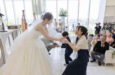 個性と感謝を込めた おふたり流WEDDINGの挙式画像