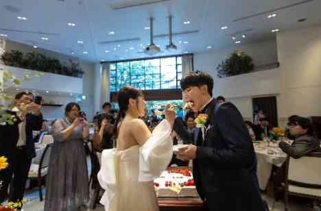 春のあたたかさ溢れるHappyWeddingの披露宴画像