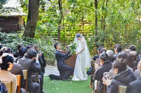 自然が大好きなおふたりらしさ溢れるWeddingの挙式画像