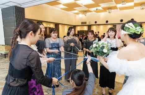 新郎新婦のおもてなし溢れる、みんなに感謝を伝える日の披露宴画像