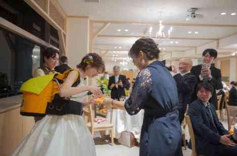 ビールと花に想いを込めて 夜景と刻む最高の瞬間の演出画像
