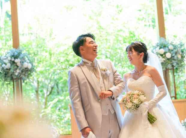 大切な家族・友人に囲まれて憧れの結婚式の挙式実例画像