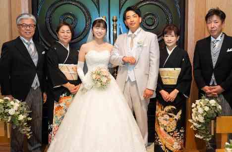 大切な家族・友人に囲まれて憧れの結婚式の挙式画像