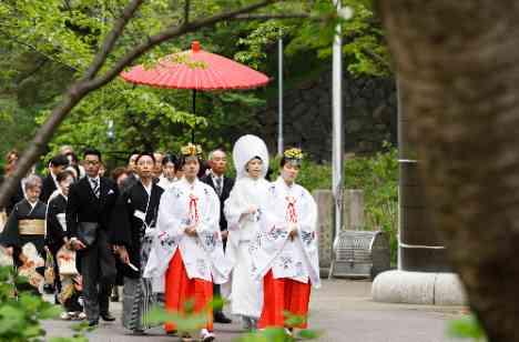 憧れの衣装と場所で希望を詰め込んだ結婚式を…の挙式画像