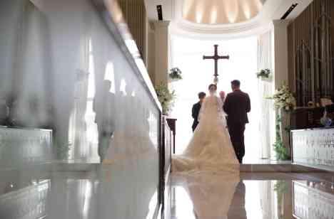 オリジナルアイテムでおしゃれな結婚式の挙式画像