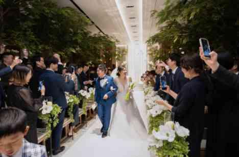 笑いと笑顔いっぱいのWedding!の挙式画像