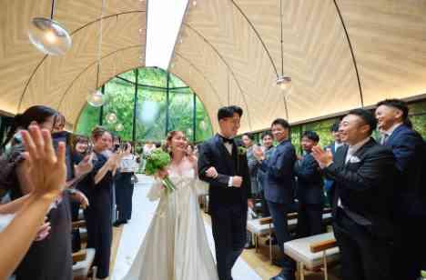 最高の笑顔と想いをつなぐ特別な結婚式の挙式画像
