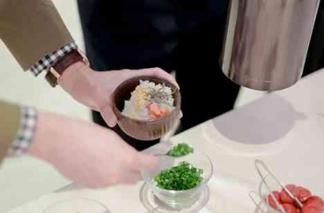 料理の〆は新郎父が作った米で『お茶漬けビュッフェ』の披露宴画像