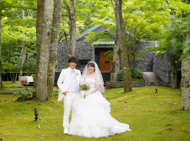 軽井沢の緑を感じ、ゲストと過ごすナイトパーティーの挙式実例画像