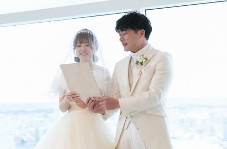会話と写真と手作りアイテムでおもてなしの挙式画像