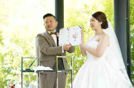 大好きな皆様に祝福された思い出に残る結婚式の挙式画像