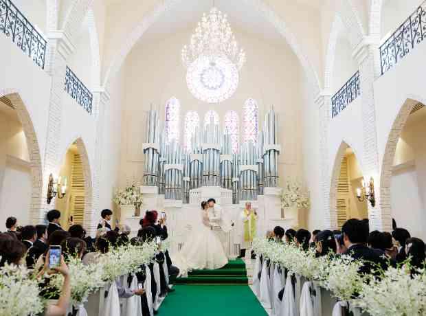 好きと想いを形に、ゲストと楽しむ私たちらしい結婚式の挙式実例画像