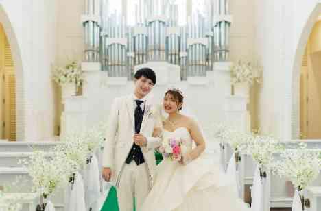 好きと想いを形に、ゲストと楽しむ私たちらしい結婚式の挙式画像