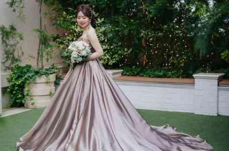 青いバージンロードと『楽しく、ゲストと近い結婚式』の準備・打ち合わせ画像