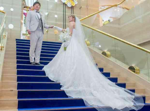 列席者全員で楽しく盛り上がった結婚披露宴の挙式実例画像