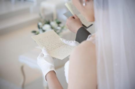 「ふたりのはじまり」こだわりの世界観の結婚式の挙式画像