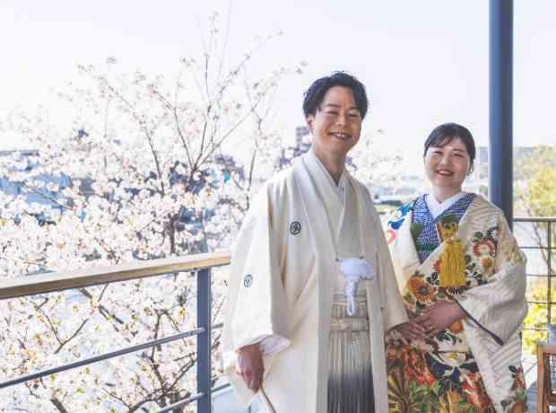 大切な友人と過ごすおひろめパーティーの挙式実例画像