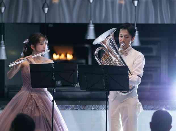 おふたりから楽器演奏をゲストへお披露目！の挙式実例画像