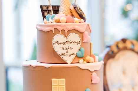 笑顔あふれるお二人らしいこだわりが詰まった結婚式の披露宴画像