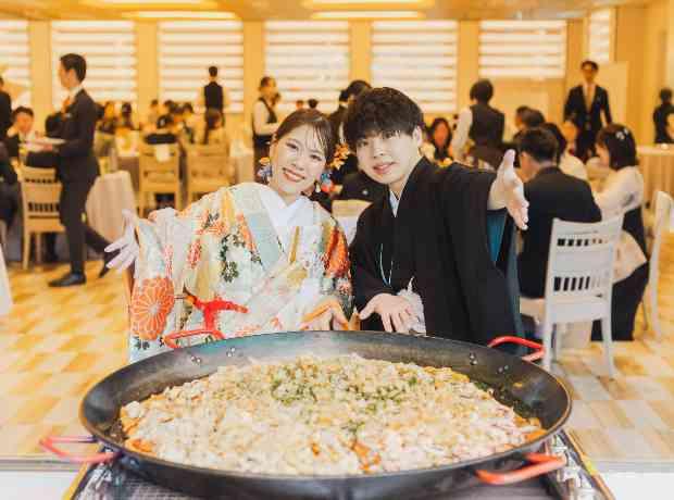 巨大お好み焼きは父の味！絆が繋ぐチームウェディングの挙式実例画像