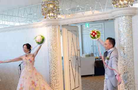 天空のバンケットで大人weddingの演出画像