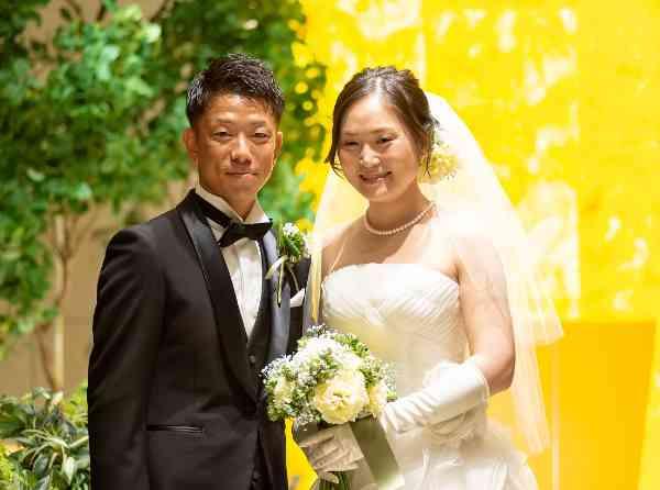 2人らしさが伝わるカジュアルなパーティーの挙式実例画像