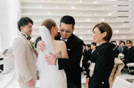 サプライズたくさん!家族愛あふれる結婚式の挙式画像