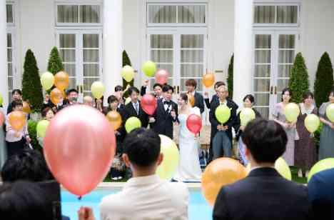 愛犬とゲストに囲まれてHappy Wedding！の披露宴画像