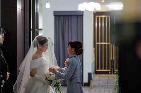 ゲストと一緒に楽しめたアットホームな結婚式の挙式画像