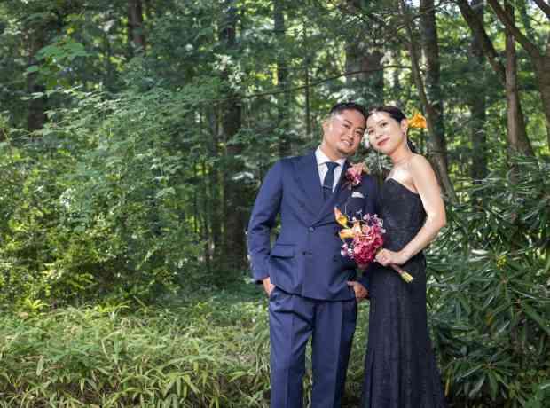 家族と親しい友人と過ごすアットホームな結婚式の挙式実例画像