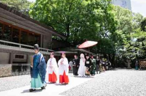 厳かな神前式とアットホームなパーティーの挙式画像