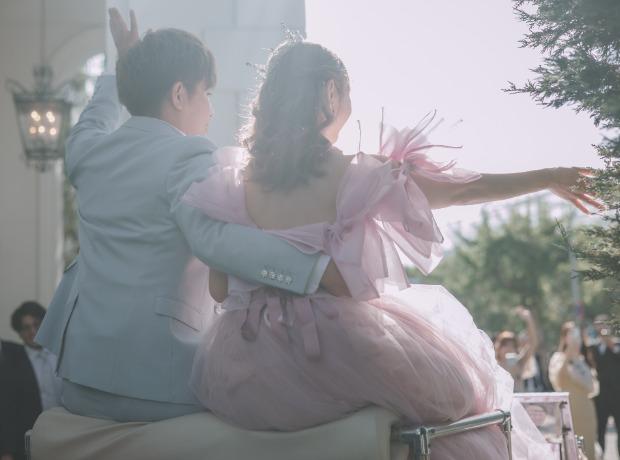厳かに始まり、華やかに弾ける結婚式！の挙式実例画像
