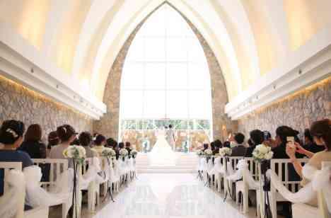 自分達らしさ全開の笑顔溢れる結婚式の挙式画像